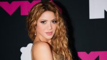 SHAKIRA VESTIDO DORADO MTV VMA 2023